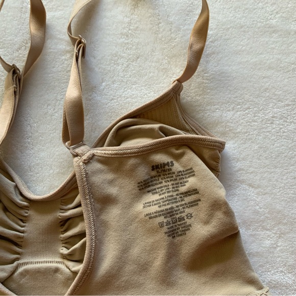 Skims Sculpting Bralette - Picture 6 of 8